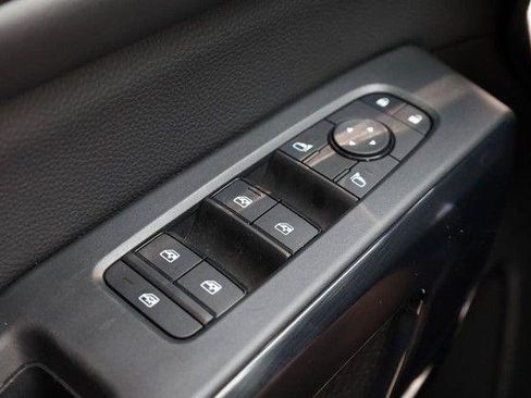 Used 2025 Nissan Pathfinder SV AWD/4WD image 19