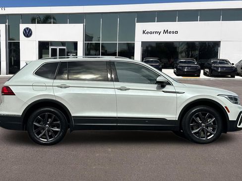Used 2023 Volkswagen Tiguan SE FWD image 3