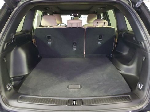 Used 2024 Jeep Grand Cherokee Limited w/ Luxury Tech Group II image 9