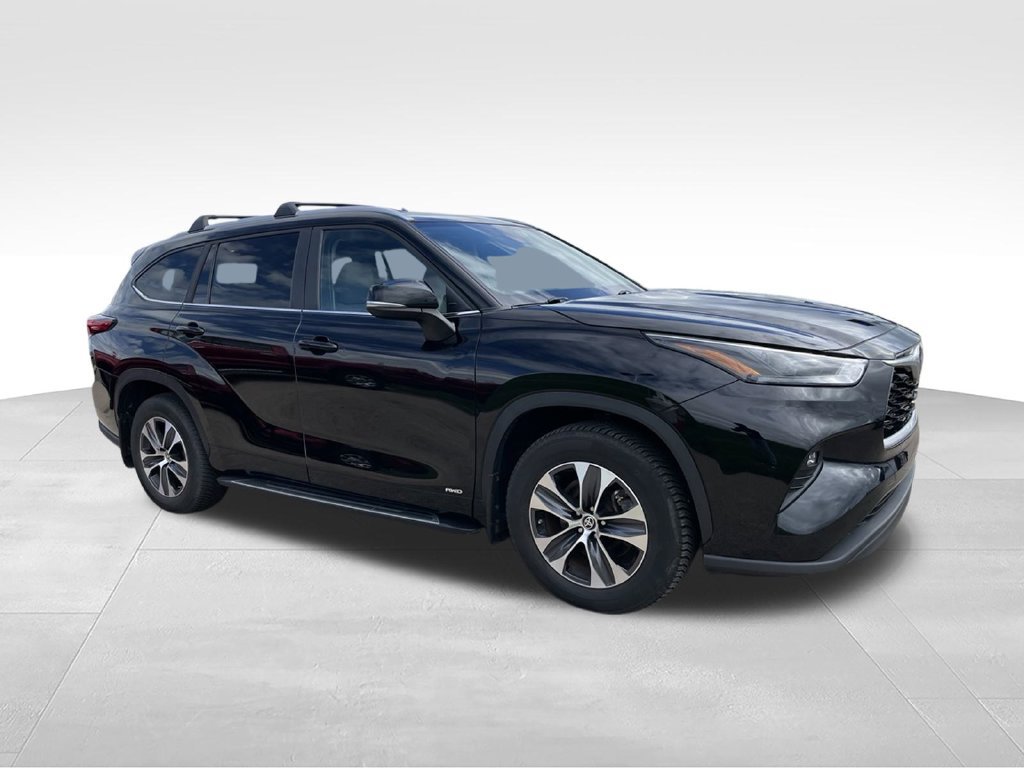 Used 2023 Toyota Highlander XLE AWD/4WD image 2