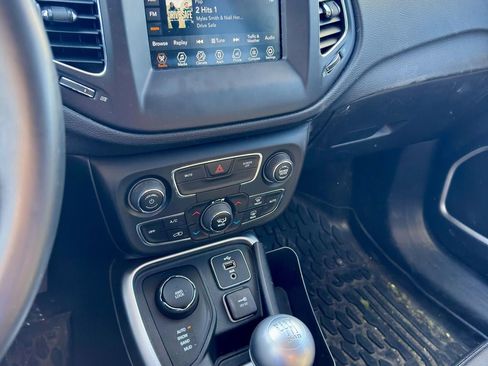 Used 2018 Jeep Compass Latitude w/ Popular Equipment Group AWD/4WD image 19