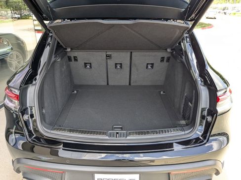Used 2025 Porsche Macan image 24