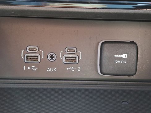 Used 2023 Jeep Grand Cherokee Overland w/ Luxury Tech Group IV AWD/4WD image 25