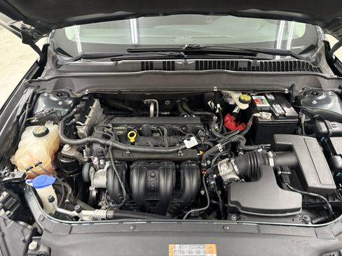 Used 2016 Ford Fusion SE FWD image 9