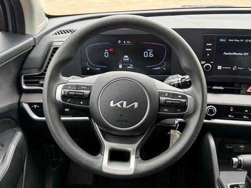 Used 2025 Kia Sportage LX FWD image 28