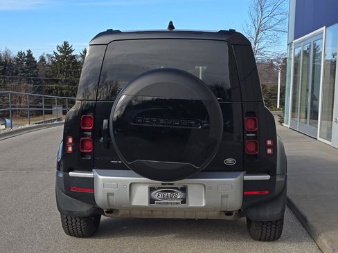 Used 2020 Land Rover Defender 110 SE image 4