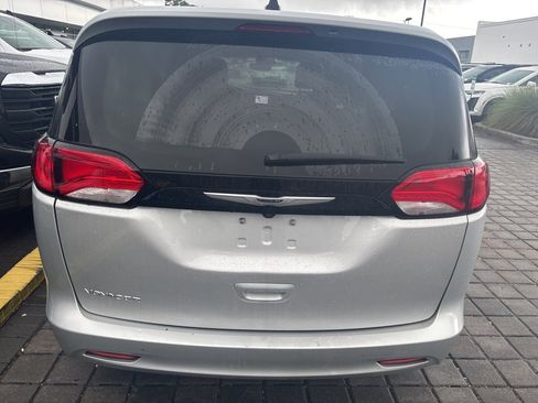 Used 2024 Chrysler Voyager LX image 10