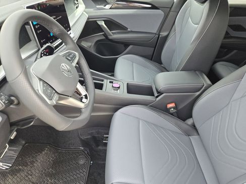 New 2026 Volkswagen Tiguan SE R-Line image 11