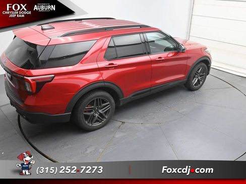 Used 2025 Ford Explorer ST-Line w/ ST-Line Street Pack AWD/4WD image 33