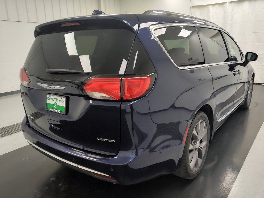 Used 2019 Chrysler Pacifica Limited w/ Advanced Safetytec Group FWD image 9