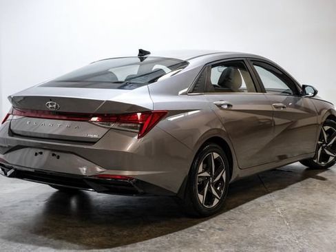 Used 2023 Hyundai Elantra Limited FWD image 11