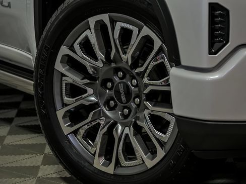 Certified 2025 GMC Sierra 1500 Denali Ultimate AWD/4WD image 3
