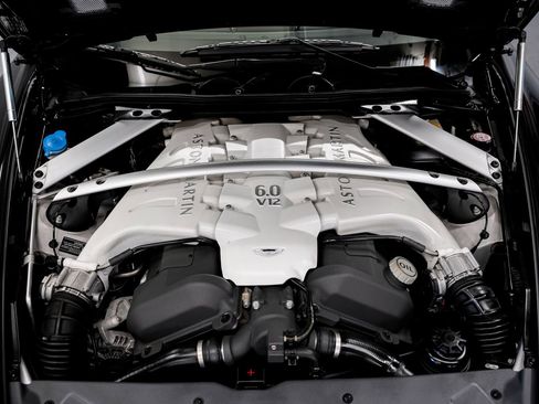 Used 2009 Aston Martin DBS Coupe RWD image 39