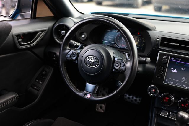 Used 2022 Toyota GR86 Premium RWD image 31