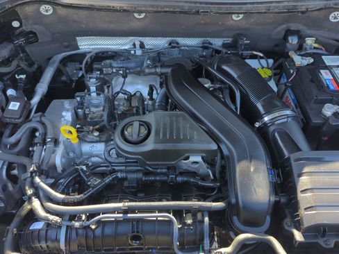 Certified 2022 Volkswagen Taos S image 20