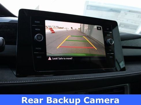 New 2025 Volkswagen Taos SE AWD/4WD image 3