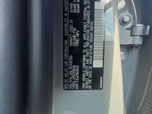 Certified 2024 Volvo XC60 B5 Plus w/ Protection Package Premier AWD/4WD image 8