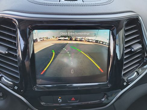 Used 2020 Jeep Cherokee Limited AWD/4WD image 16