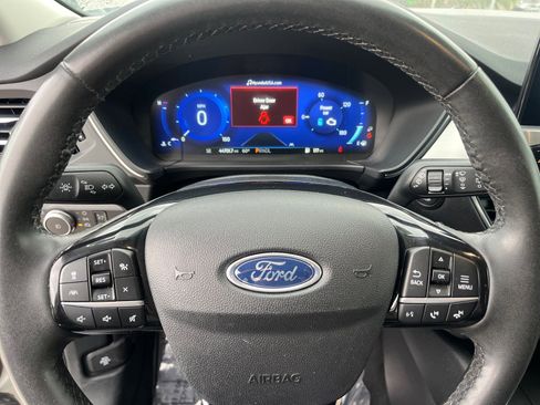 Used 2022 Ford Escape Titanium w/ Class II Trailer Tow Package FWD image 15