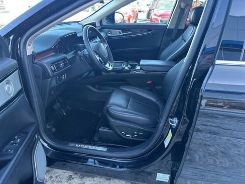 Used 2023 Lincoln Nautilus Reserve w/ Equipment Group 202A image 11