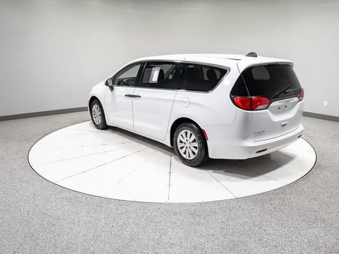 Used 2021 Chrysler Voyager L FWD image 34