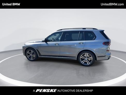 Used 2024 BMW X7 xDrive40i w/ M Sport Package AWD/4WD image 5