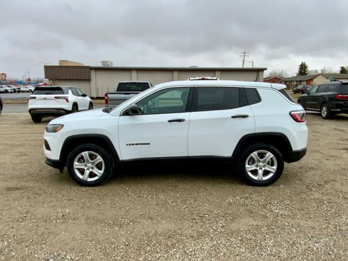 Used 2023 Jeep Compass Sport image 2