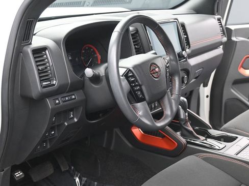 Used 2024 Nissan Frontier PRO-4X w/ Pro Convenience Package image 7