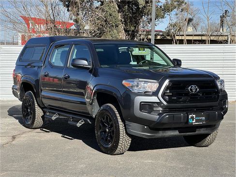 Used 2017 Toyota Tacoma SR image 8
