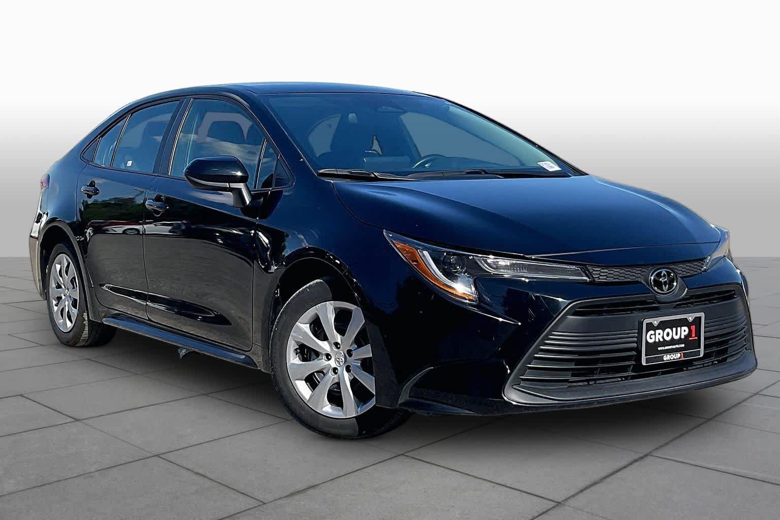 Used 2025 Toyota Corolla LE FWD image 3