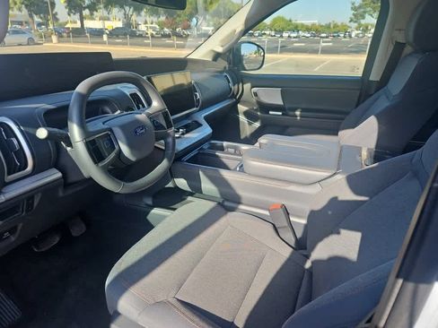 Used 2025 Ford Expedition Active RWD image 16