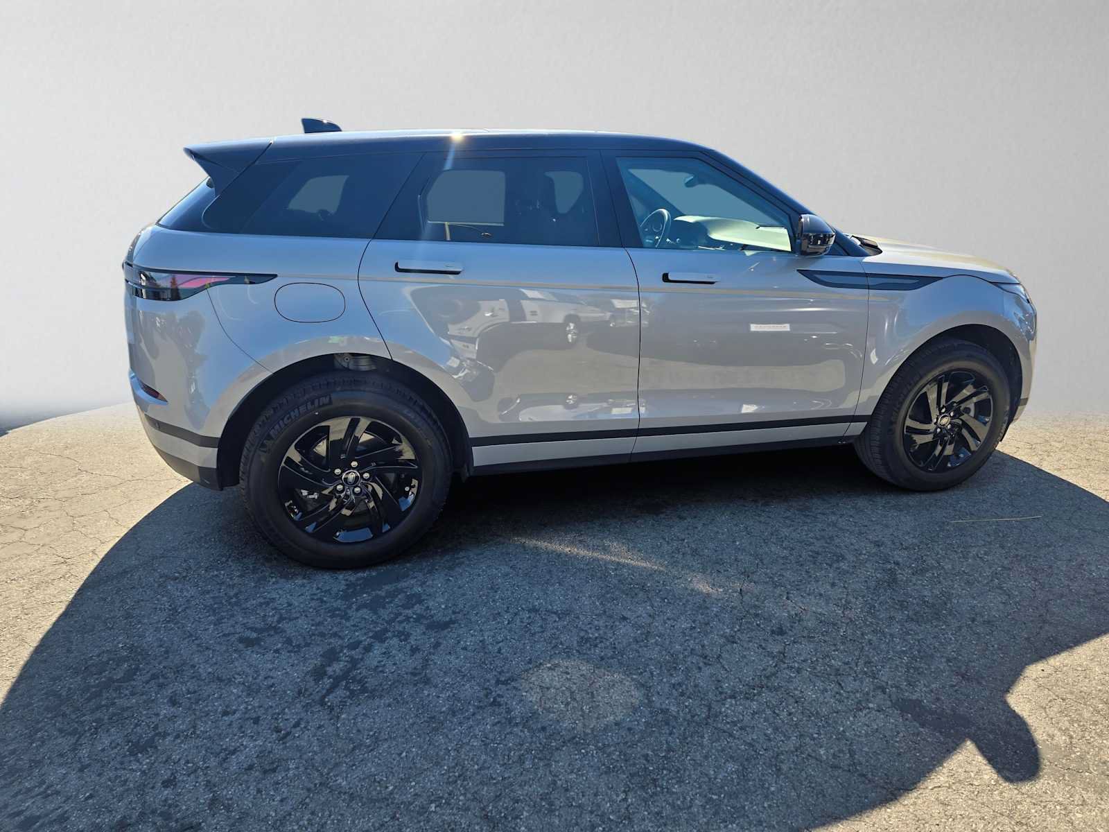 Used 2026 Land Rover Range Rover Evoque S AWD/4WD image 6