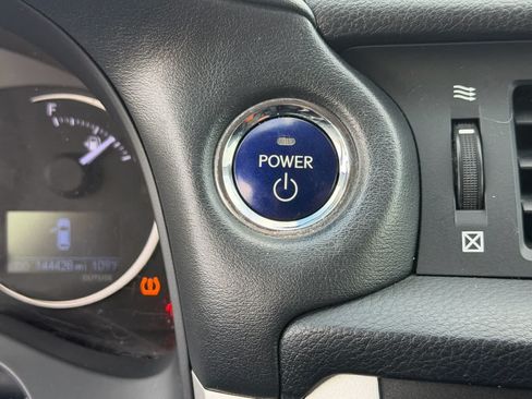 Used 2013 Lexus CT 200h w/ Premium Pkg w/Navigation FWD image 19