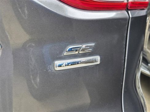 Used 2015 Ford Escape SE w/ SE Chrome Package image 6