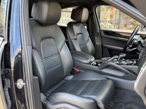 Used 2021 Porsche Cayenne Coupe image 35