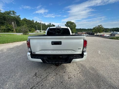Used 2023 Toyota Tacoma TRD Sport w/ Technology Package AWD/4WD image 4