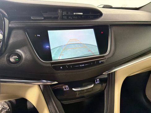 Used 2017 Cadillac XT5 FWD image 13
