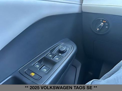 Used 2025 Volkswagen Taos SE AWD/4WD image 23