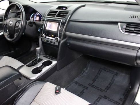 Used 2014 Toyota Camry SE image 25