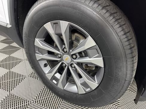 Used 2025 Chevrolet Equinox LT FWD image 14