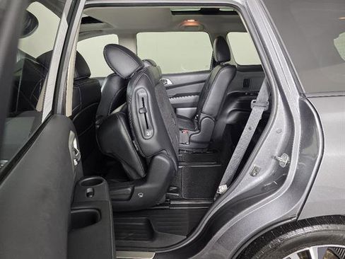 Used 2018 Nissan Pathfinder Platinum AWD/4WD image 29