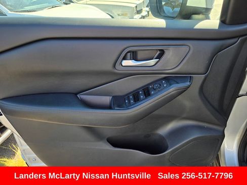 Used 2025 Nissan Rogue SV FWD image 21