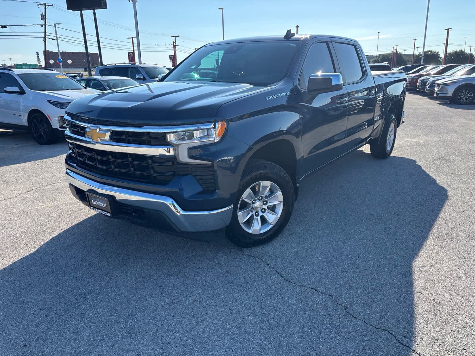 Used 2022 Chevrolet Silverado 1500 LT w/ Leather Package AWD/4WD image 1