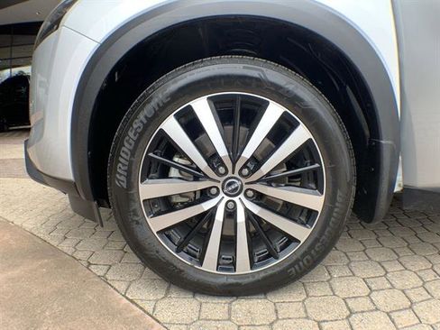 Used 2024 Nissan Pathfinder Platinum image 10