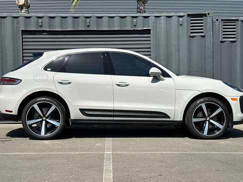 Certified 2023 Porsche Macan AWD/4WD image 9