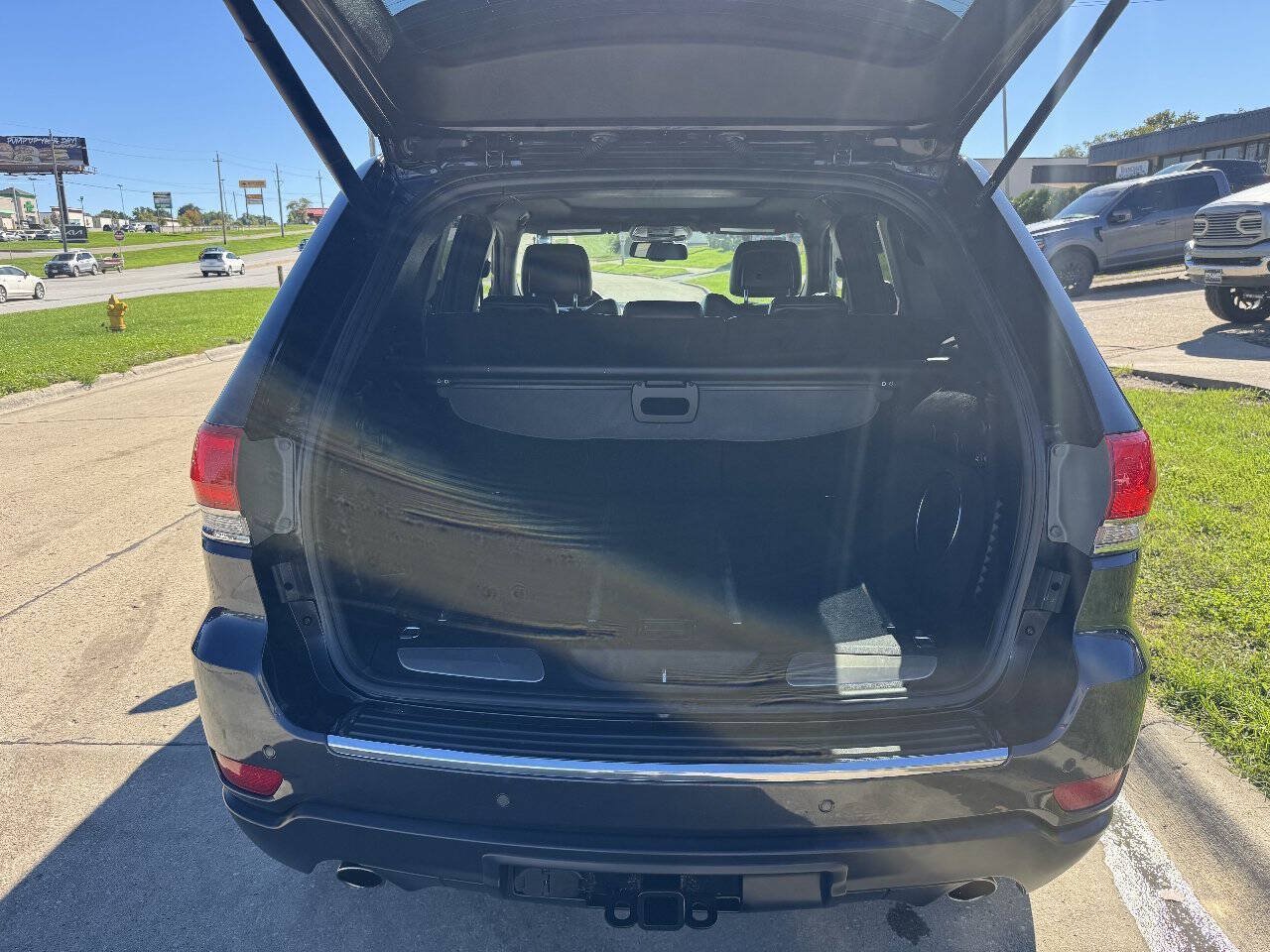 Used 2014 Jeep Grand Cherokee Limited w/ Luxury Group II AWD/4WD image 10