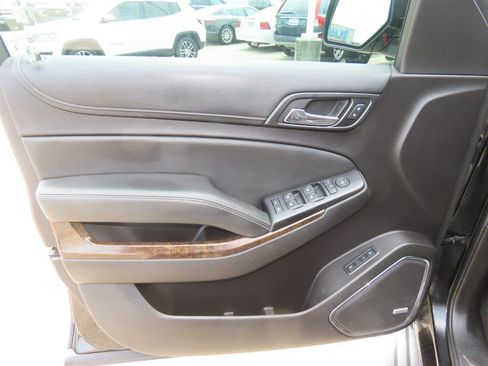 Used 2016 Chevrolet Suburban LT RWD image 26