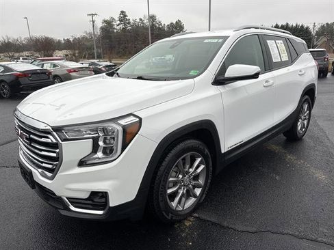 Used 2023 GMC Terrain SLT image 3