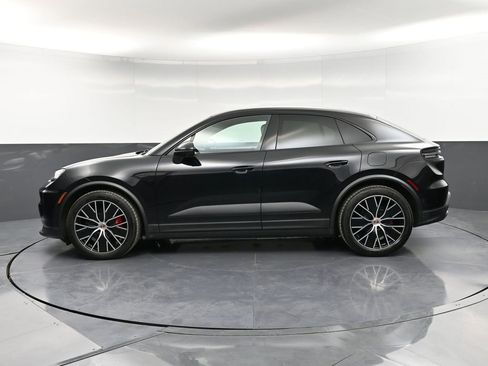 Certified 2025 Porsche Macan 4S Electric image 2