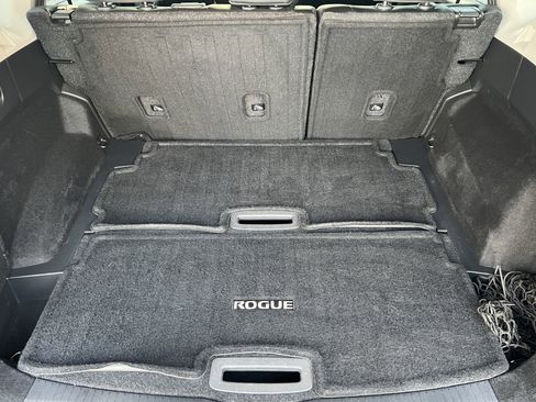 Used 2023 Nissan Rogue SL w/ SL Premium Package image 19